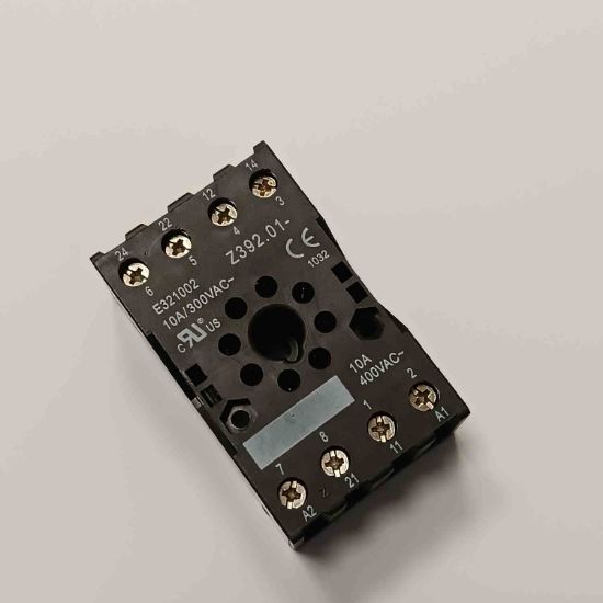 Picture of E321002 400V 10A RELAY SOCKET