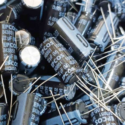 Picture of B43851F9226M 22UF 400V 12,5x25 mm  105 CAPACITOR