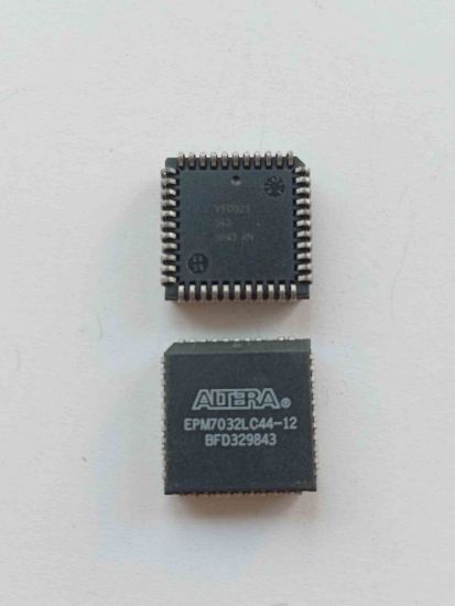 Picture of EPM7032LC44-12 IC