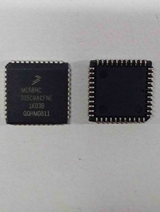 Picture of MC68HC705C9AEFNE IC
