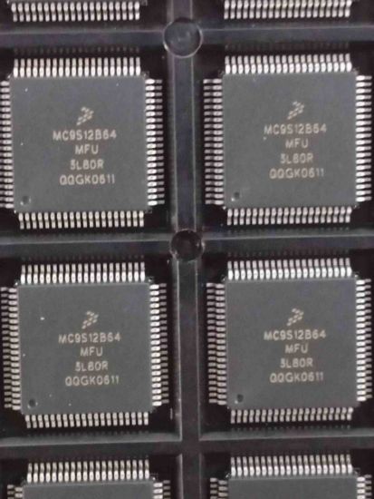 Picture of MC9S12B64 IC