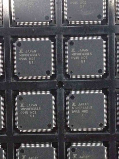 Picture of MB90F438L5 IC