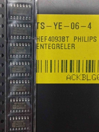 Picture of HEF4093BT smd IC