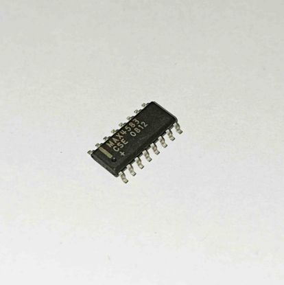 Picture of MAX4583 smd IC