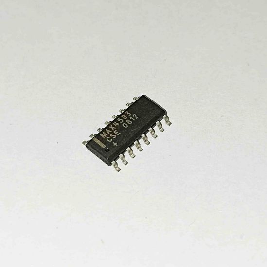 Picture of MAX4583 smd IC