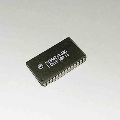 Picture of MCM6264J35 smd IC