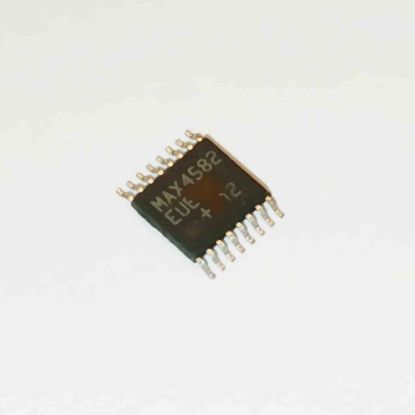 Picture of MAX4582 smd IC