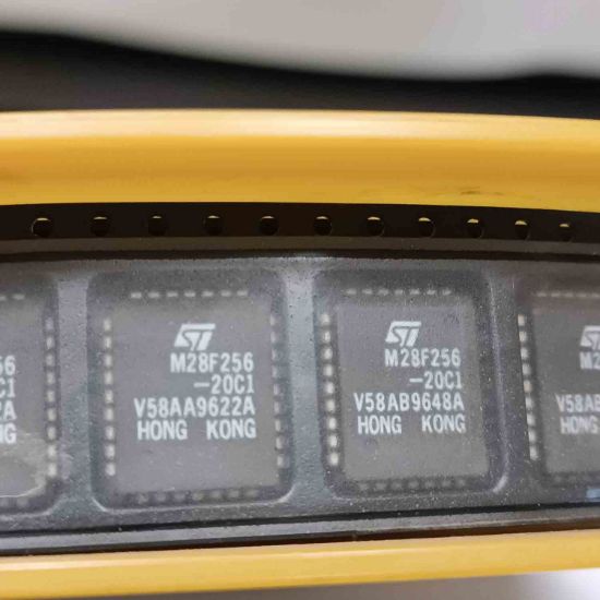 Picture of M28F256 smd IC