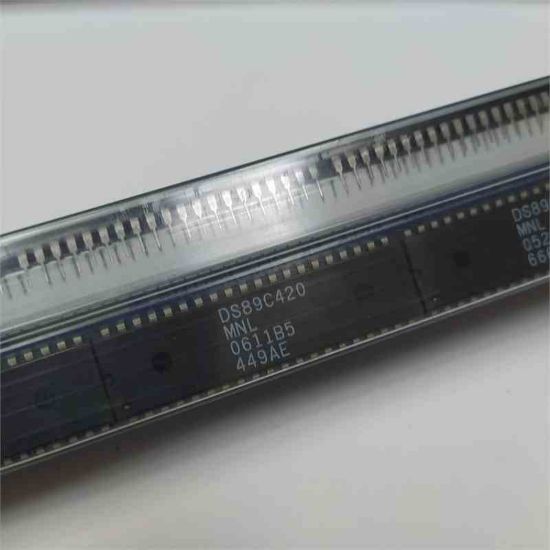 Picture of DS89C420 DIP IC
