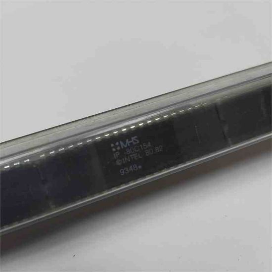 Picture of IP80C154 DIP IC