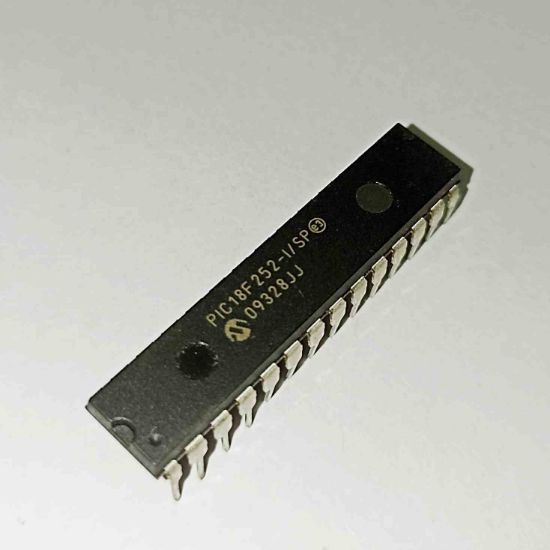 Picture of PIC18F252-I/SP DIP IC