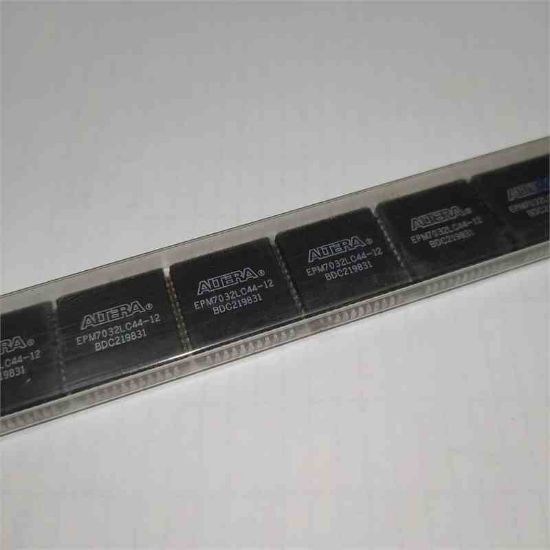 Picture of EPM7032LC44-12 PLCC IC