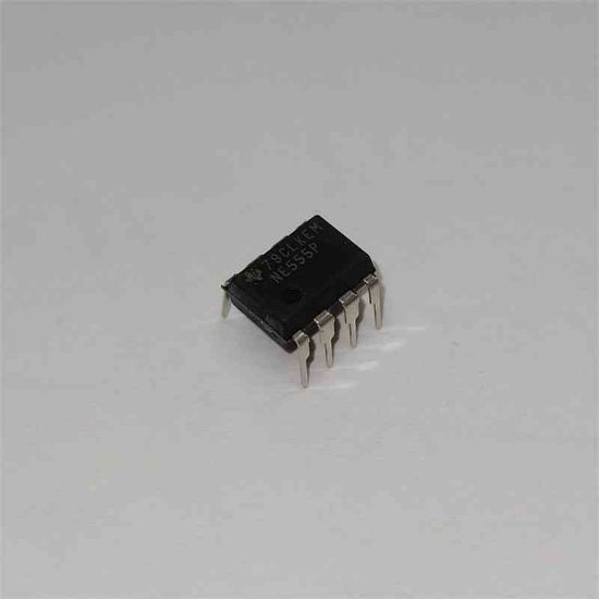 Picture of NE555P IC