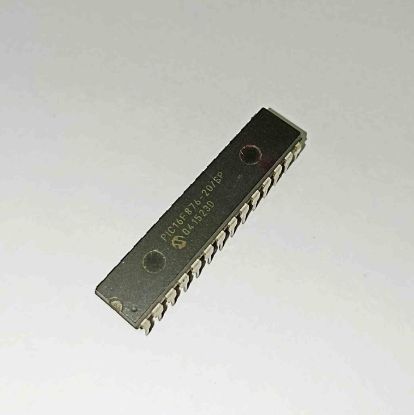 Picture of PIC16F876-20/SP DİP IC
