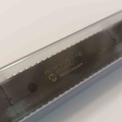 Picture of PIC18F4525-I/P DIP IC
