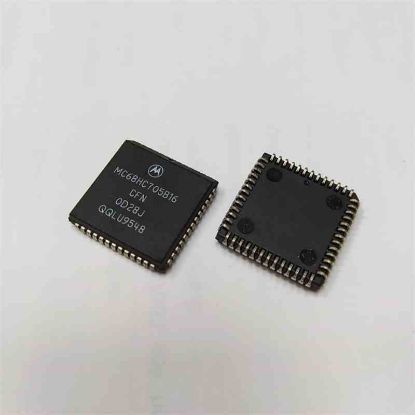 Picture of MC68HC705B16 PLCC IC