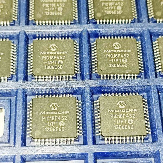 Picture of PIC18F452-I/PT PLCC IC
