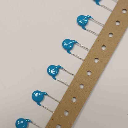 Picture of DE1E3KX222MN5AA01 2.2NF 250VAC 10mm CAPACITOR