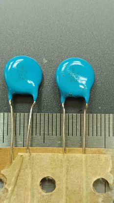 Picture of 2200pF 2KV 5mm  CAPACITOR