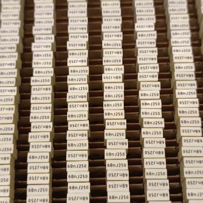 Picture of R82IC2680DQ60J  0.068uF 250V 5mm  0.05 CAPACITOR