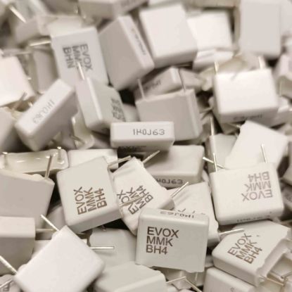 Picture of MMK10 105J63A02L4 BULK 1MF 63V 10mm 0,05 CAPACITOR