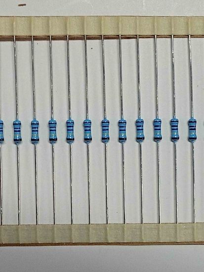 Picture of res-hv-ax-1m0-1-0207-250mw-resistors
