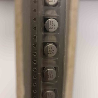 Picture of b41112b5226m-22mf-25v-capacitor