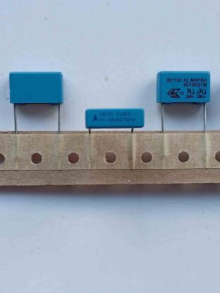 Picture of b81130c1683m289-0068uf-225v-capacitor