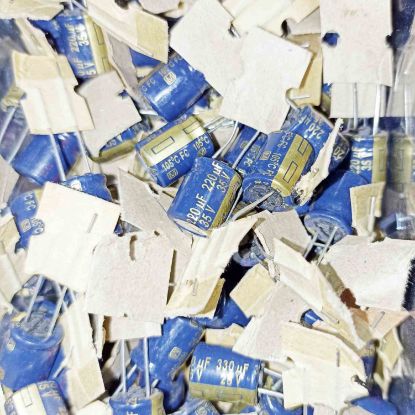 Picture of 220mf-35v-10x12-105-capacitor