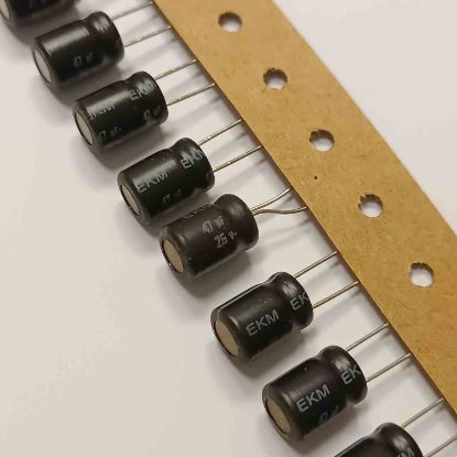 Picture of ekm4725lekm0620-47uf-25v-85x125mm-105-capacitor
