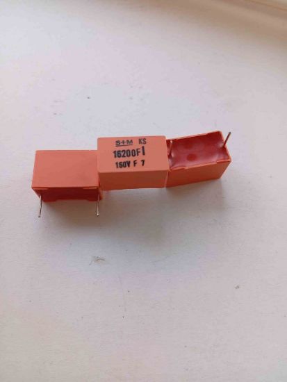 Picture of b31521b1163f205-capacitor