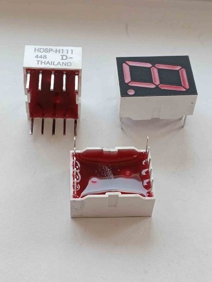 Picture of hdsp-h111-de000-red-7-segment-1-character-common-anode-17v-5ma-0670