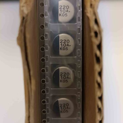 Picture of eee1aa221p-220uf-10v-8x6-capacitor